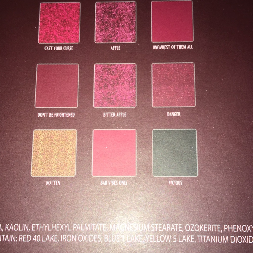 HP🎊🎊Disney Villains Poison Apple Eyeshadow Palette - Picture 7 of 9